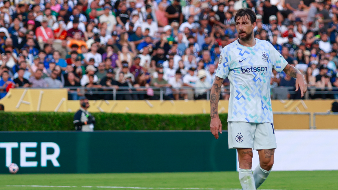 Goleada 3-0 de Inter a Fiorentina con doblete de Hakan Çalhanoglu incluído Goleada 3-0 de Inter a Fiorentina con doblete de Hakan Çalhanoglu incluído